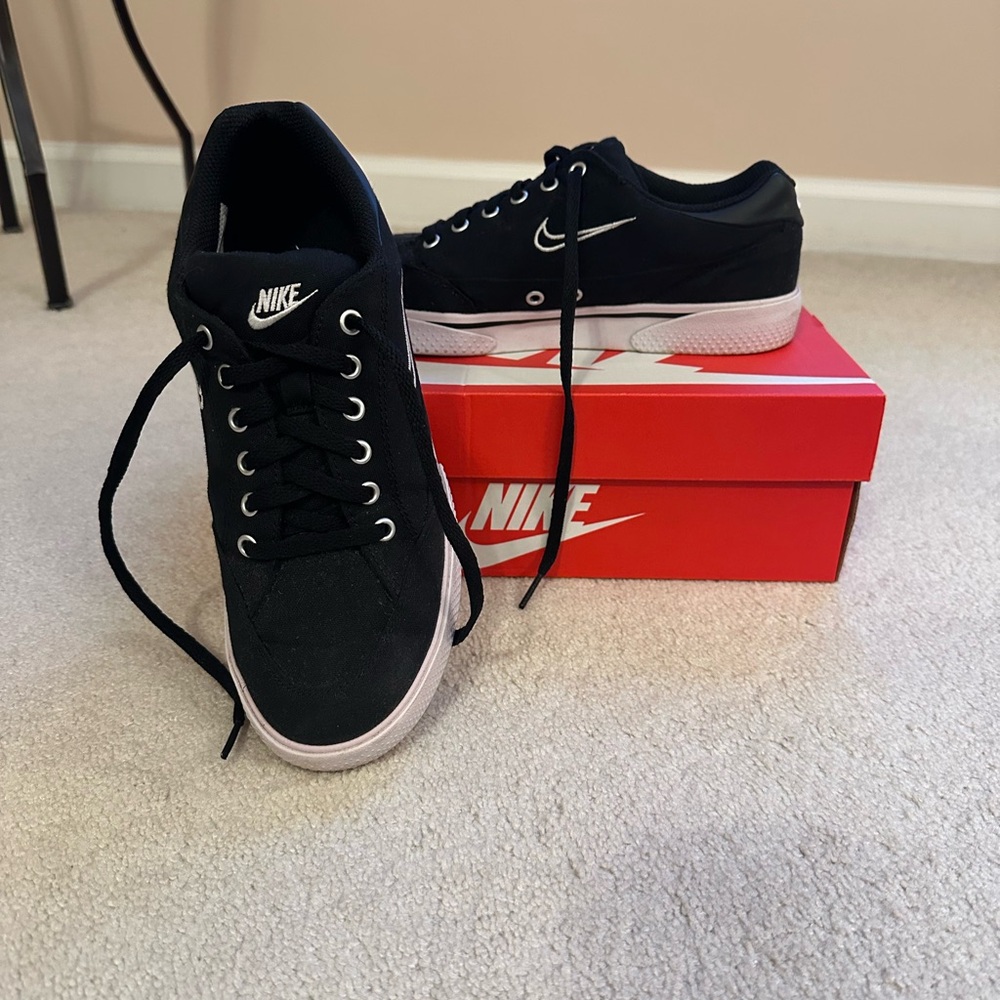 Nike Black Low-Top Canvas Sneakers with White Sole